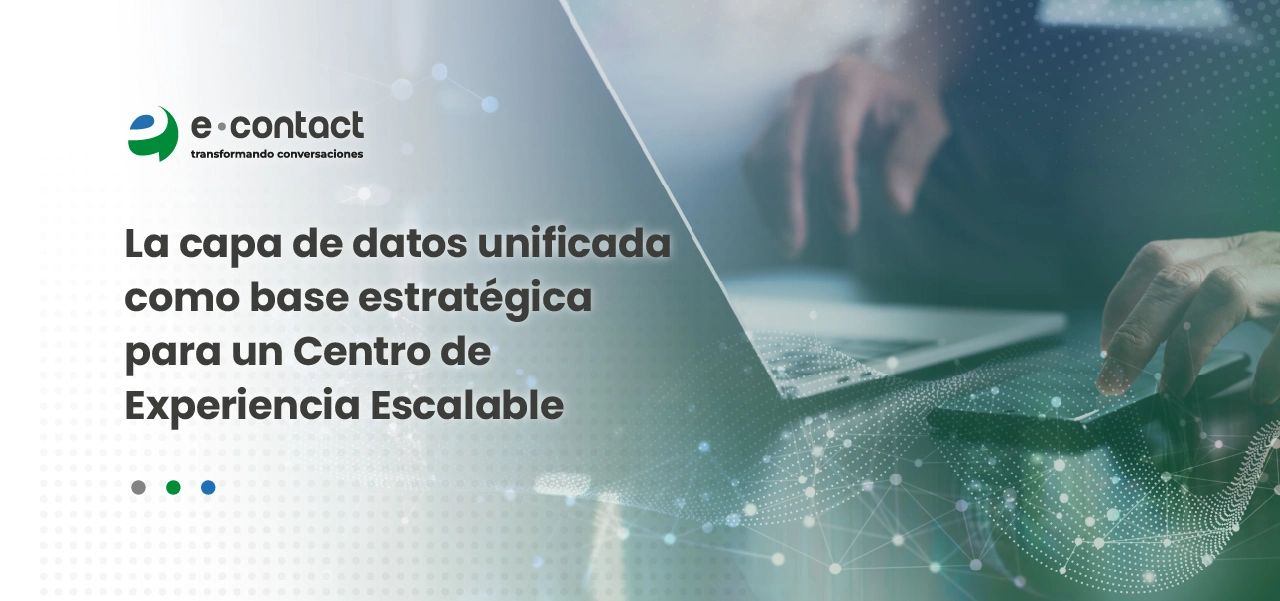 Manos interactuando con dispositivos digitales, simbolizando la gestión de una capa de datos unificada para optimizar la experiencia del cliente. Logo e.contact.